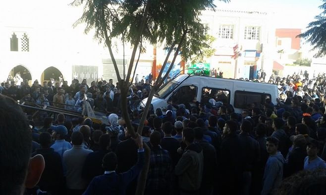 طلبة وجدة يرفعون شعارات إنفصالية خلال إحتجاجهم ليلة أمس ردا على التدخل الامني في حقهم