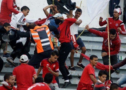 شغب الديربي: عصى،حجارة،قارورات