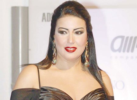 سمية الخشاب .. زواج وأرقام قياسية وعثرات عفوية في 2015