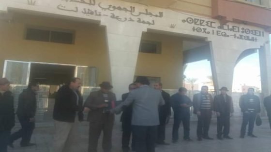 الرشيدية:فروع جمعية الدفاع عن حقوق الانسان في وقفة احتجاجية امام مقر المجلس الجهوي للحسابات