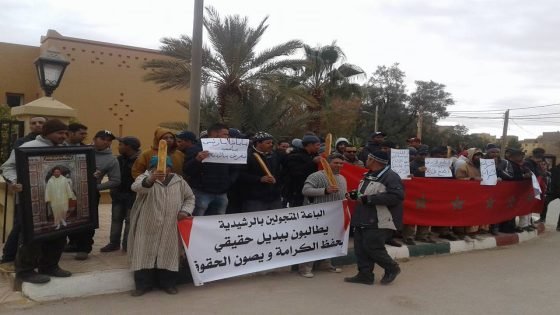 الرشيدية: الباعة المتجولون ينفدون وقفة احتجاجية