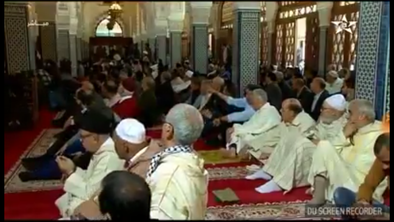 عاجل:توقيف شخص اعتلا مبر مسجد حسان محاولا قتل الإمام