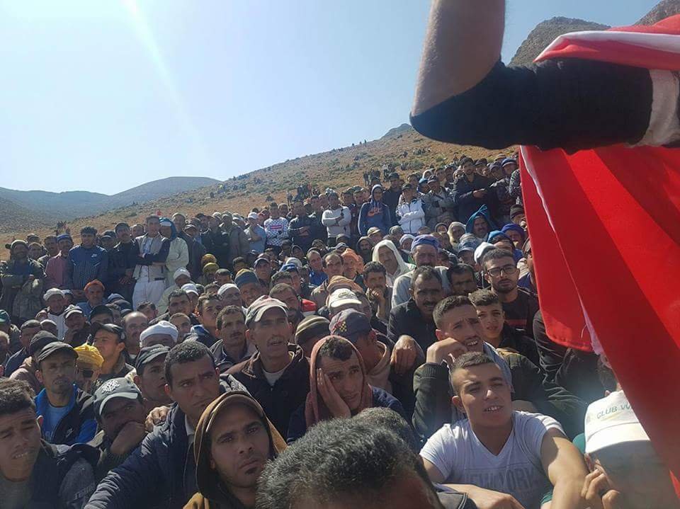 عاجل:دجال يخرج الالاف الاشخاص لاخراج كنز كبير ببولمان