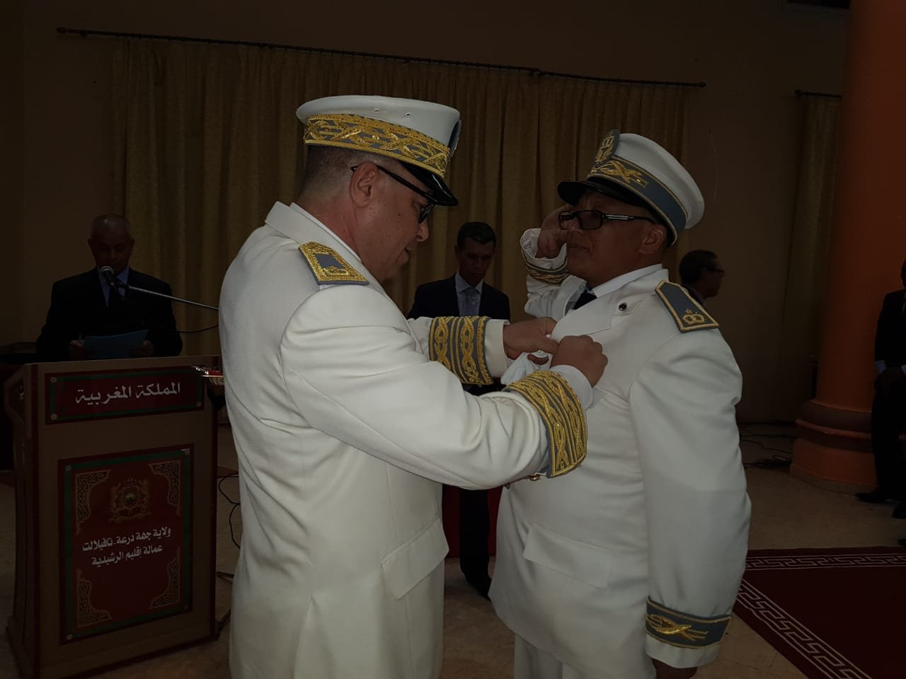 الرشيدية:والي جهة درعة تافيلالت يوشح صدر القائد التهامي عبد الكريم بوسام الاستحقاق الوطني من الدرجة الاولى.