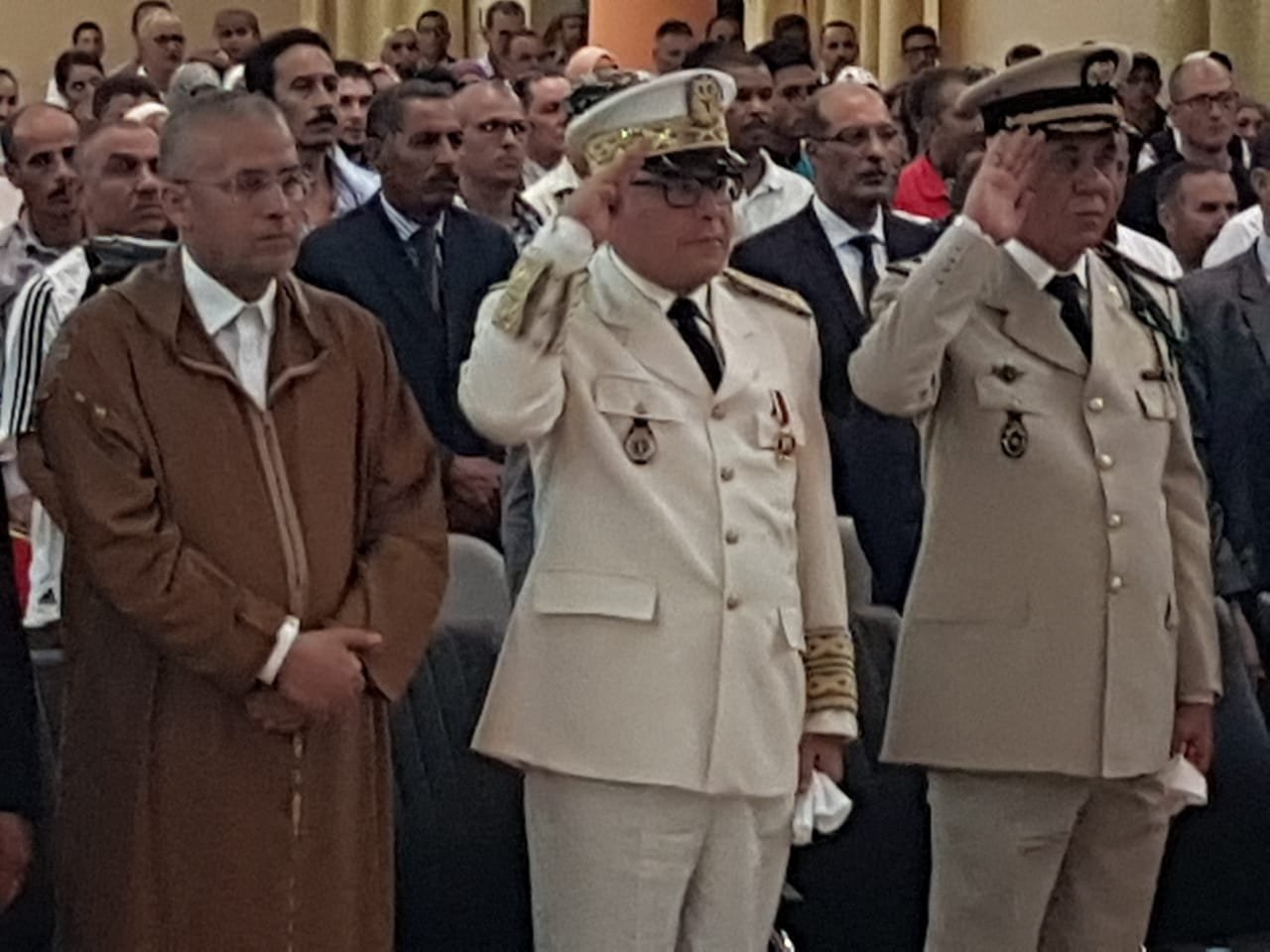 الرشيدية:والي جهة درعة تافيلالت يشرف على حفل الانصات للخطاب الملكي السامي ويوشح عدد من الشخصيات بأوسمة ملكية