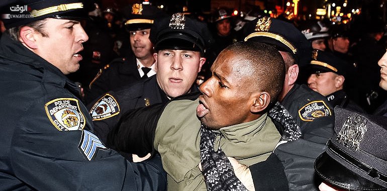 الميز العنصري مقبرة  التنمية خرق للدستور والقانون الإنساني