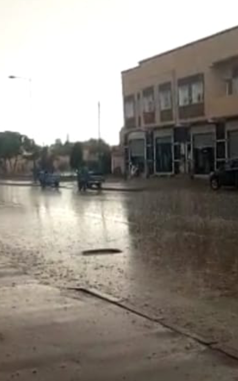 الرشيدية:أمطار تهطل  بأرجاء متفرقة من عاصمةدرعة تافيلالت فرحة .. وحذر 