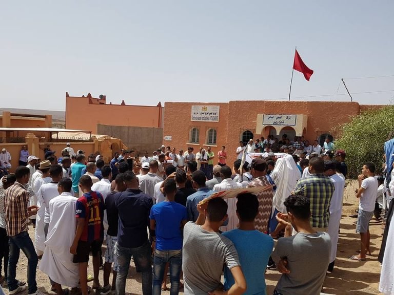 ساكنة حوض المعيدر تنظم مسيرة احتجاجية باتجاه ولاية جهة درعة تافيلالت بالرشيدية