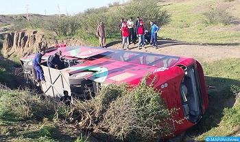 مصرع ثلاثة أشخاص وإصابة 37 آخرين بجروح في انقلاب حافلة للنقل المزدوج