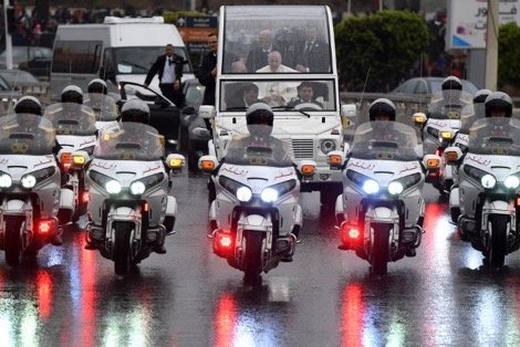 توقيف قاصر تعمد الاقتراب من الموكب الملكي