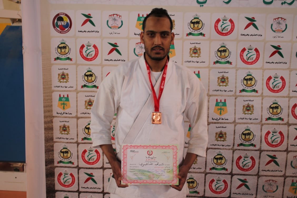 البطل عبد الحميد طاهيري يتأهل إلى البطولة الشطرية بأرفود