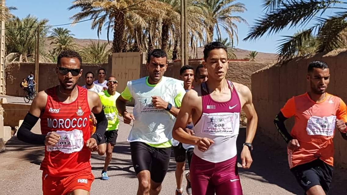 زاكورة:منير الوالي و فايزة بشار يحرزان لقب سباق الواحة بتازارين