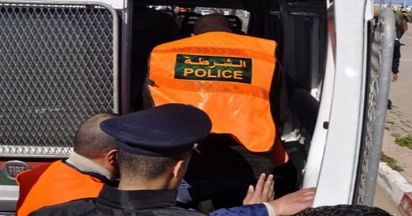 توقيف امرأة وابنها للاشتباه في تورطهما في قضية تتعلق بالحيازة والاتجار في المخدرات