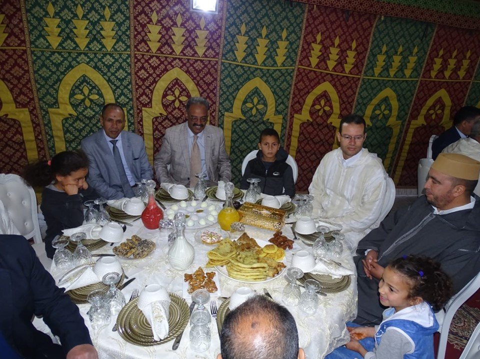 السلطات الاقليمية بميدلت تجاور الاطفال في وضعية صعبة ،والمسنين في افطار جماعي