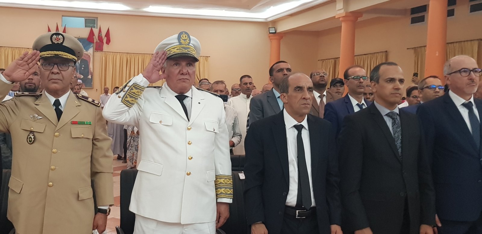 الرشيدية:والي جهة درعة تافيلالت يشرف على حفل الإنصات للخطاب الملكي السامي ويوشح صدور عدد من المنعم عليهم بأوسمة ملكية