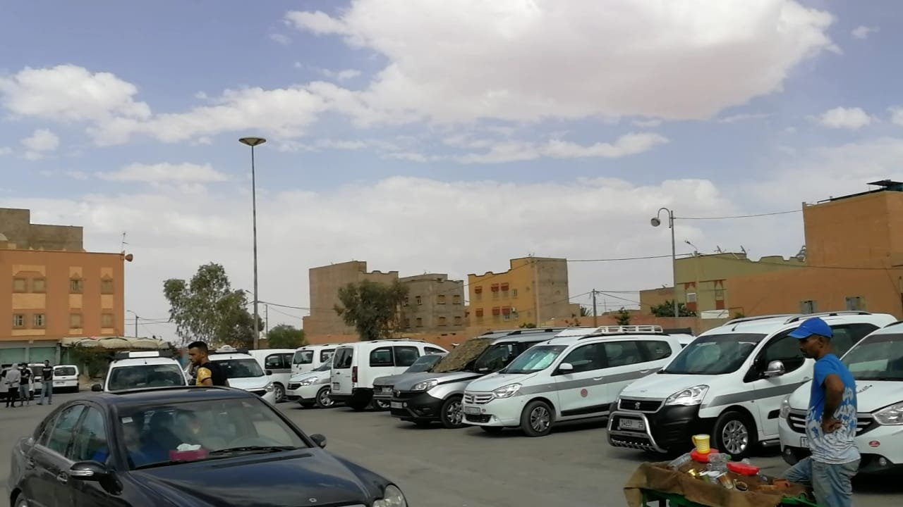رئيس جمعية يشجب تصرفات أمين سيارة الأجرة الصنف الأول بالرشيدية ويطالب بإقالته
