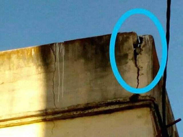 القصر الكبير:سور سطح منزل آيل للسقوط