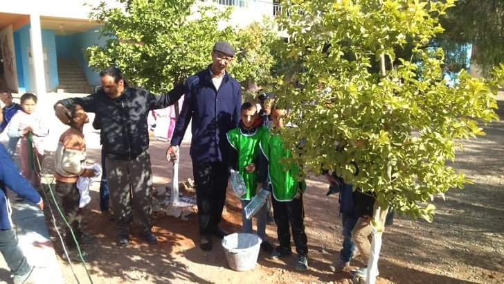 أطر وتلاميذ مدرسة النهضة بالرشيدية يحتفلون بالأسبوع الوطني للتعاون المدرسي