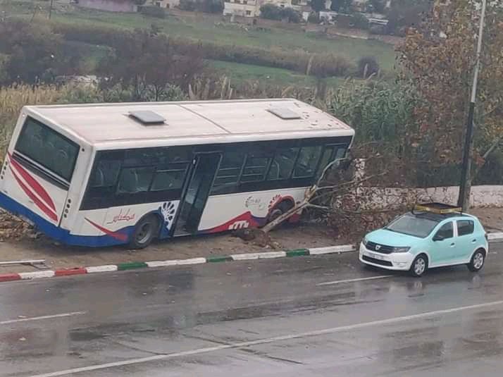 مكناس…. انحراف حافلة لنقل العمومي تابعة لشركة سيتي باص