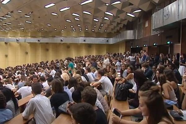 الطلبة المغاربة يتصدرون قائمة الأجانب بالجامعات الفرنسية