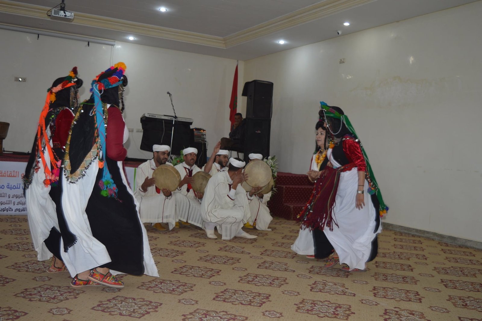 ورشات فنية وثقافية بالمركز الثقافي قلعة مكونة