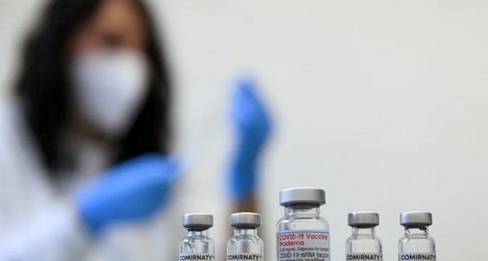 الجرعة الثالثة من اللقاح ترفع المناعة ضد كورونا بما فيها “أوميكرون”