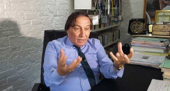 البذلة السوداء تفقد أحد رموزها