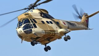 هيليكوبتر تحط بالمكان والجرافات تقترب بحذر من موقع الطفل ريان