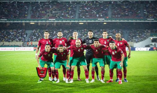 جلالة الملك في اتصال هاتفي يهنئ المنتخب الوطني بالتأهل