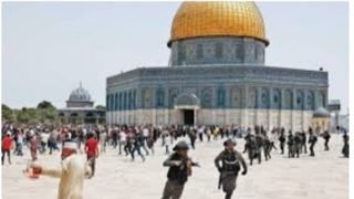 فلسطين.. اندلاع المواجهات من جديد في باحة الأقصى