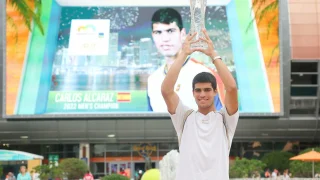 الإسباني ألكاراس يطرق باب العشرة الأوائل في كرة المضرب