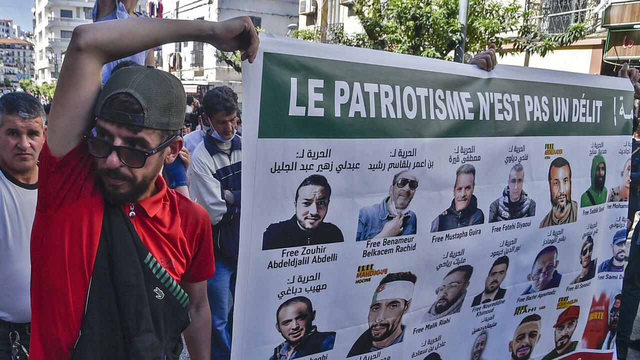 محامية جزائرية تودع شكوى ضد الدولة الجزائرية بتهمة “القتل الخطأ”