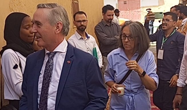 سفير أستراليا يزور جمعية الابتسامة بالجرف