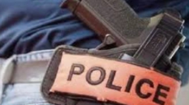 العرائش.. مفتش شرطة يستعمل سلاحه الوظيفي لإيقاف ثلاثيني من ذوي السوابق