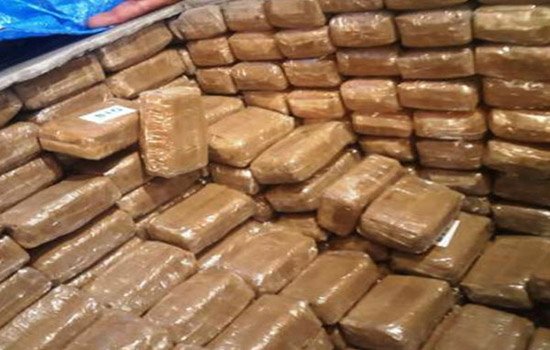 مصالح الأمن تفتح تحقيقا لتوقيف متورطين في محاولة تهريب كميات كبيرة من الشيرا