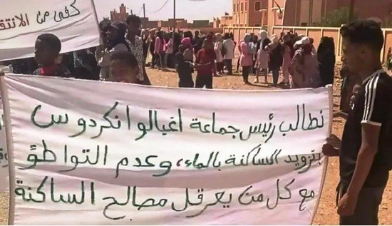 خلافات سياسية تدفع ساكنة جماعة أغبالو للتظاهر في الشارع