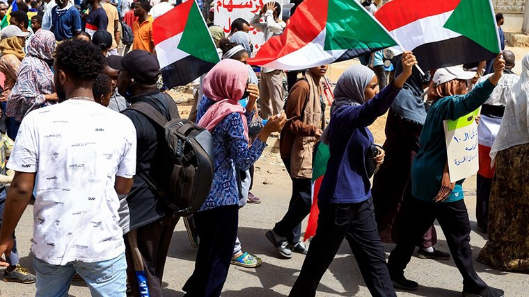 استمرار المظاهرات المناوئة للحكم العسكري بالسودان لليوم الرابع وسط إدانة أممية لقمع المحتجين