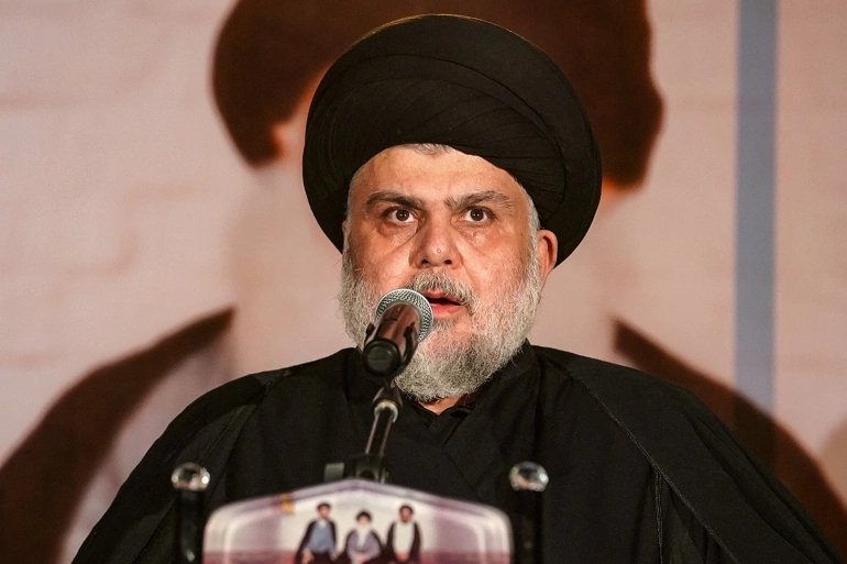 العراق.. مقتدى الصدر يعلن “الاعتزال النهائي” للعمل السياسي وأنصاره يحاولون اقتحام المنطقة الخضراء