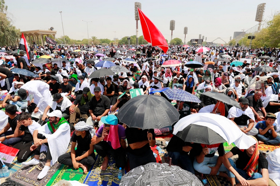العراق.. المبعوثة الأممية تلتقي الصدر والآلاف من أنصاره يقيمون صلاة جمعة موحدة في بغداد