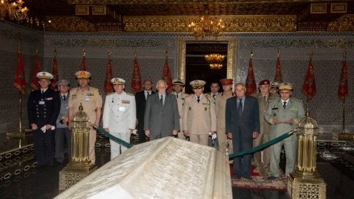 وفد من رؤساء أركان القوات المسلحة للبلدان الأعضاء في مبادرة “5 + 5 دفاع” يزور ضريح محمد الخامس