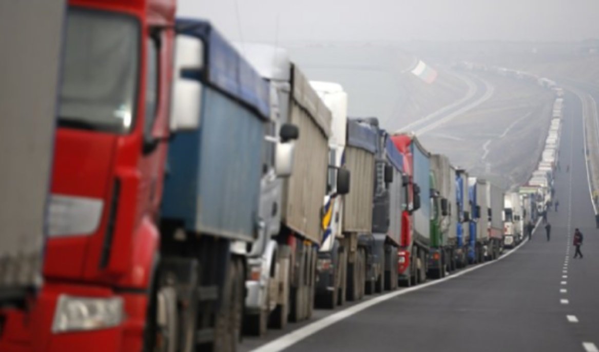 مهنيو النقل الطرقي يهددون بخوض إضراب وطني