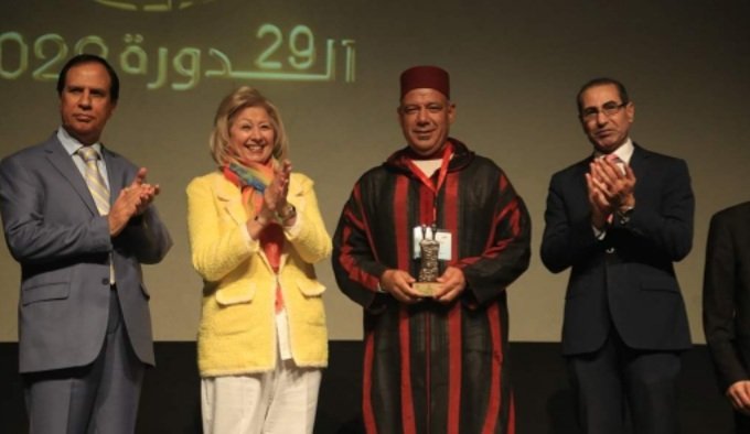 لجنة تحكيم مهرجان المسرح بالأردن تكرم الدكتور سعيد كريمي