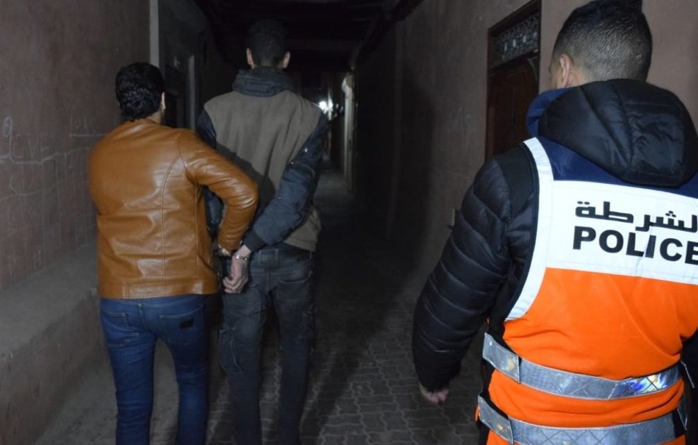 مداهمة مصنع لتقطير “الماحيا” واعتقال شخص مبحوث عنه