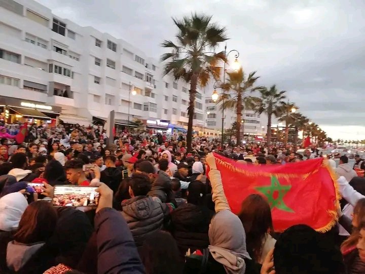 احتفالات غير مسبوقة للمغاربة بعد تأهل الأسود (فيديو)