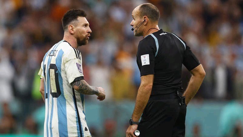 الفيفا تحقق في مباراة الأرجنتين وهولندا