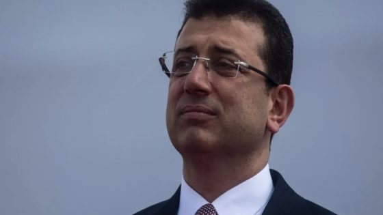 الأتراك يحتجون بعد سجن أكبر منافس لأردوغان