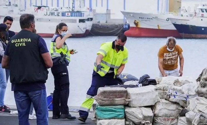 الجمارك الإسبانية تضبط 4.4 من الحشيش قبالة سواحلها