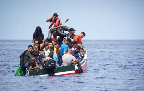 حكومة جزر الكناري تشكر المغرب بعد انخفاض نسبة الهجرة السرية