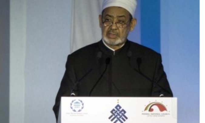 إمام الأزهر يطالب بمقاطعة المنتجات الهولندية ردا على تمزيق القرآن