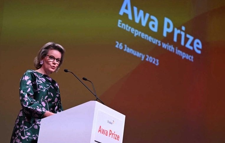 بروكسيل.. تتويج مغربيتين شابتين بجائزة “أوا”